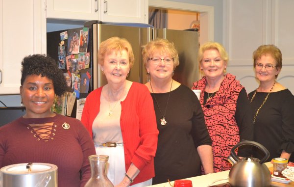 Title: December 2018 Membership Social
Club: Acadiana RW
Description: Members and guests at the ARW Membership Social at Betty's house.