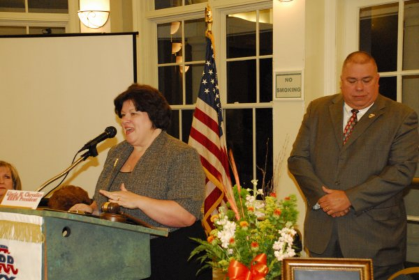Title: 2010_RRRW Veterans Program
Club: River Region RW
Description: Mrs. Theresa Bovia speaks to members and guests thanking RRRW members for honoring her son St. Bovia.